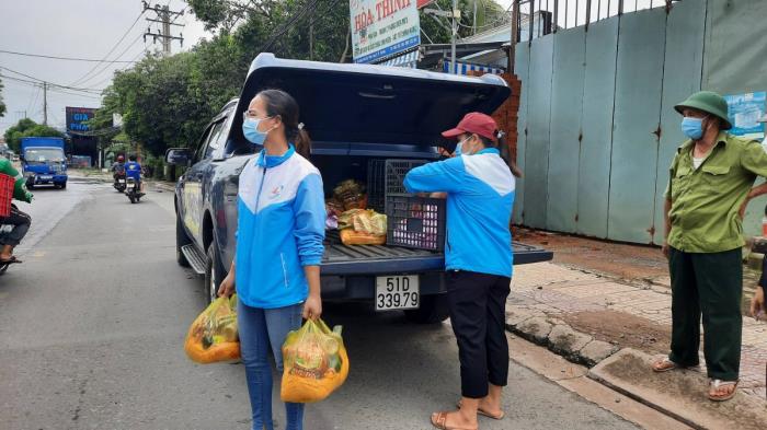 Trao quà đến người dân ở P.Phước Long A và Phước Long B (ngày 19/09/2021)